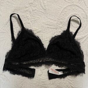 Colsie Lace Bralette in Black
